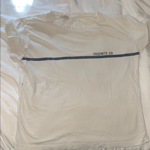 BRANDY MELVILLE yosemite shortsleeve - Picture 1 of 3